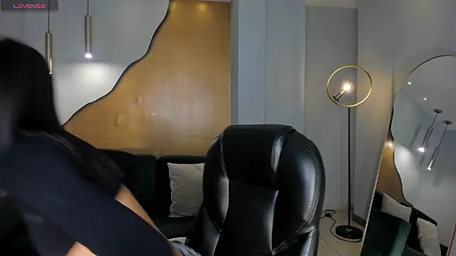 NiaSalvatore online show from February 2026 03:24:01 AM