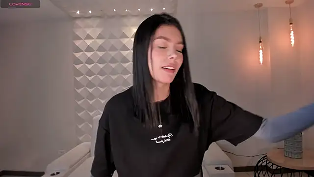 NiaSalvatore online show from February 2026 05:22:02 PM