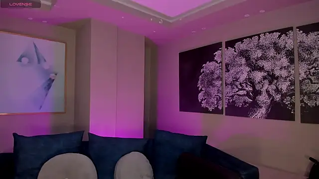 NiaSalvatore online show from November 2025 07:39:01 PM