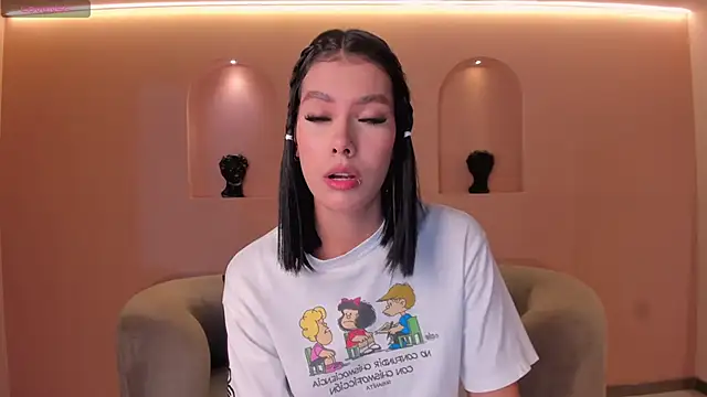 NiaSalvatore online show from September 2025 06:25:02 PM