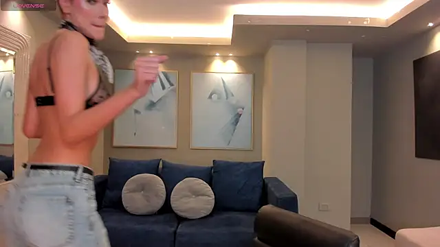 NiaSalvatore online show from November 2025 06:22:02 PM