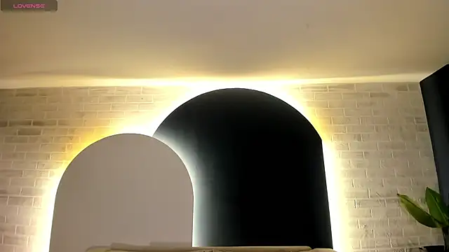 NiaSalvatore online show from September 2025 03:50:02 PM