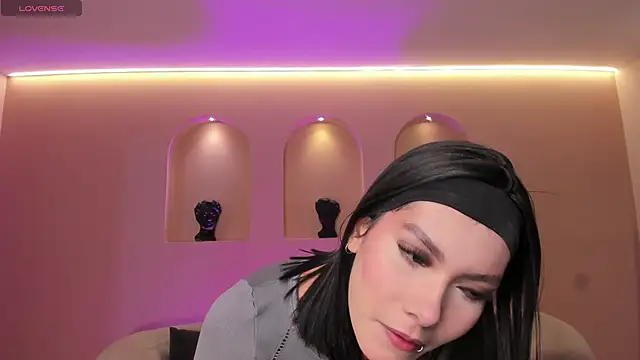 NiaSalvatore online show from September 2025 08:38:01 PM