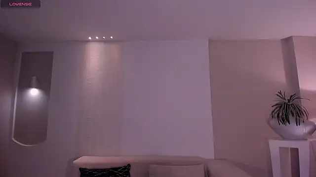 NiaSalvatore online show from December 2025 08:42:01 PM