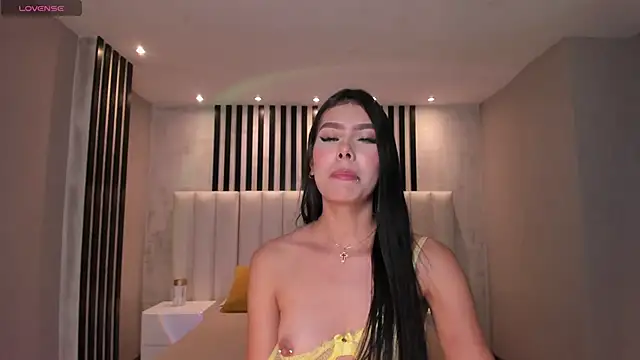 NiaSalvatore online show from March 2025 10:32:02 PM