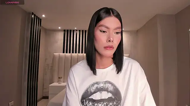 NiaSalvatore online show from September 2025 06:18:02 PM