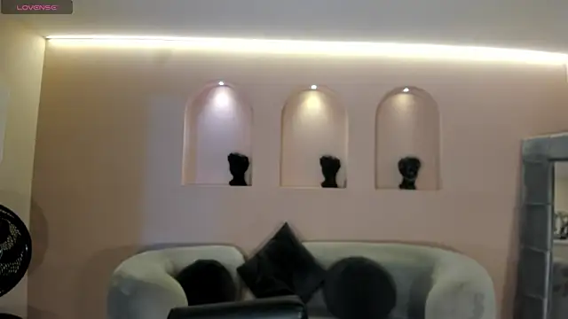 NiaSalvatore online show from December 2025 07:52:01 PM