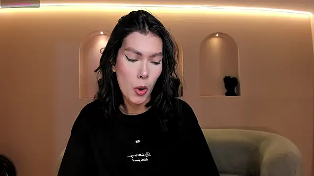 NiaSalvatore online show from September 2025 04:29:01 PM