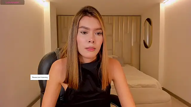 NiaSalvatore online show from May 2026 07:02:02 PM