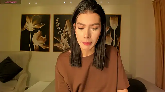 NiaSalvatore online show from April 2026 05:25:01 PM