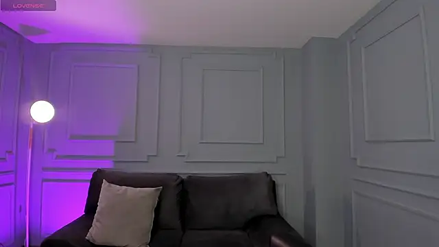 NiaSalvatore online show from November 2025 07:14:01 PM