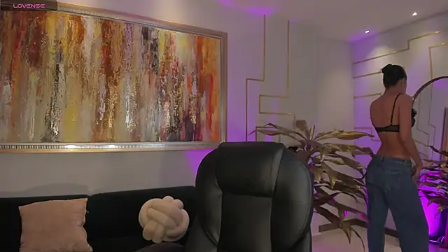 NiaSalvatore online show from February 2026 03:28:01 AM