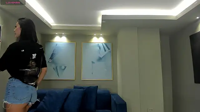 NiaSalvatore online show from October 2025 07:15:01 PM