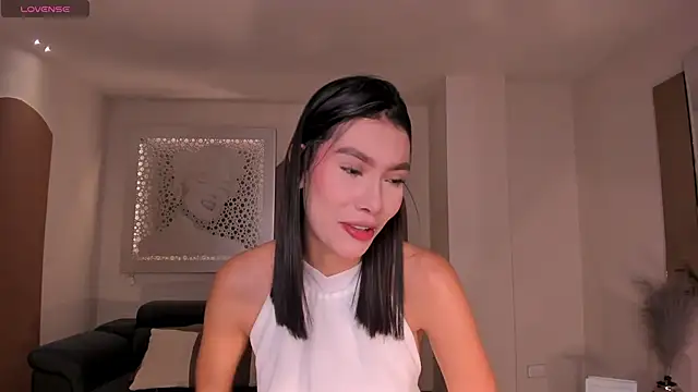 NiaSalvatore online show from April 2026 05:05:01 PM