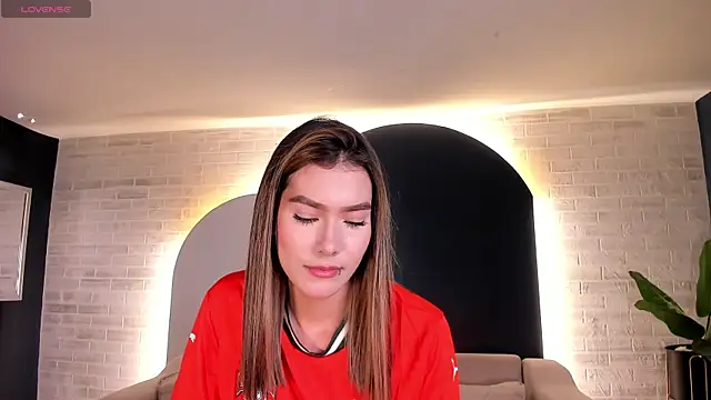 Snapshot of NiaSalvatore chatting on June 2026 07:44:02 PM NiaSalvatore online show from June 2026 07:44:02 PM
