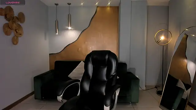 NiaSalvatore online show from February 2026 03:24:02 AM