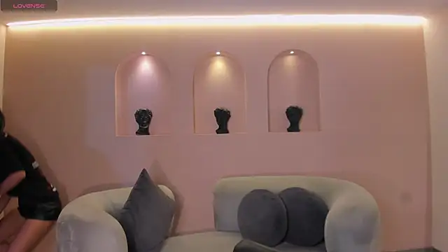 NiaSalvatore online show from September 2025 07:20:02 PM