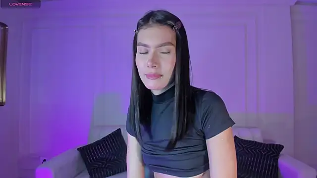 NiaSalvatore online show from March 2026 03:14:01 AM