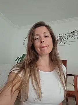 karina warthon online show from June 2026 05:39:02 PM