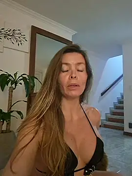 karina warthon online show from December 2025 08:04:02 PM