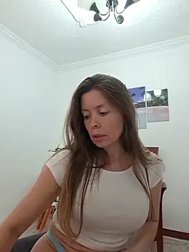 karina warthon online show from June 2026 05:32:01 PM