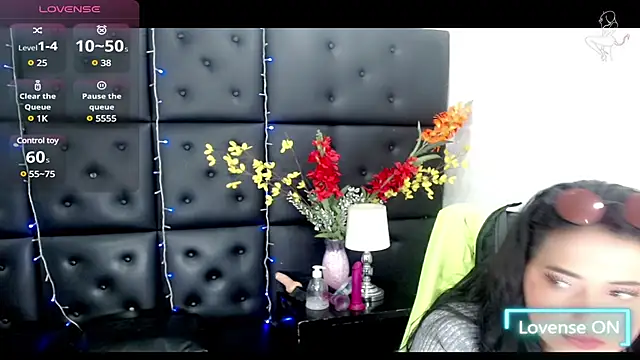 Carolaine01 online show from March 2025 10:04:02 PM