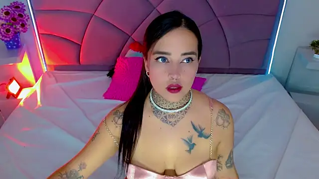 Carolaine01 online show from September 2025 08:00:01 PM