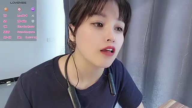 Lucky-xiuxiu online show from October 2025 02:11:02 AM