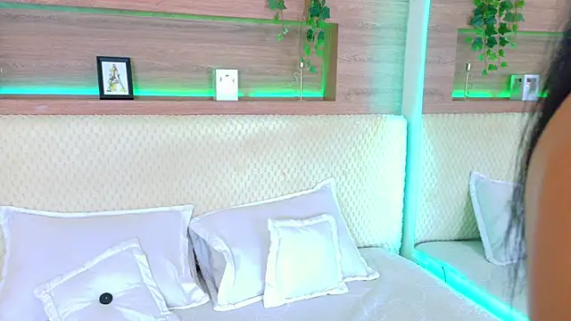 AbieHills online show from September 2025 12:04:02 PM