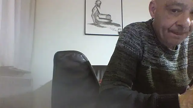 Snapshot of horndude187187 chatting on January 2025 06:52:01 PM horndude187187 online show from January 2025 06:52:01 PM