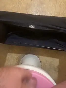 Snapshot of balint35 chatting on November 2025 08:12:01 PM balint35 online show from November 2025 08:12:01 PM