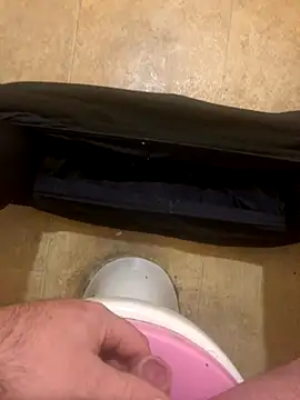 Snapshot of balint35 chatting on November 2025 08:09:02 PM balint35 online show from November 2025 08:09:02 PM