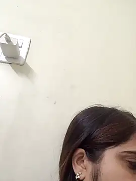 shreya1765 online show from November 2025 04:28:01 PM