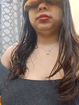 shreya1765 online show from February 2026 03:27:01 AM