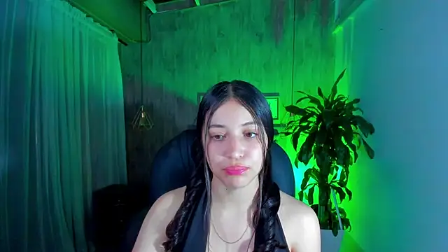 Snapshot of Brittany__18 chatting on January 2025 07:32:01 PM Brittany 18 online show from January 2025 07:32:01 PM