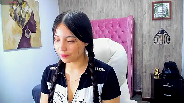 Snapshot of Brittany__18 chatting on January 2025 06:32:02 PM Brittany 18 online show from January 2025 06:32:02 PM