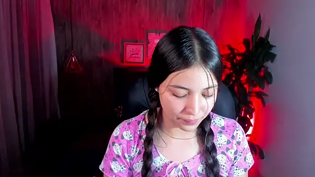 Snapshot of Brittany__18 chatting on January 2025 10:33:01 PM Brittany 18 online show from January 2025 10:33:01 PM