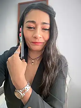 BELLA--26 online show from October 2025 01:42:05 PM