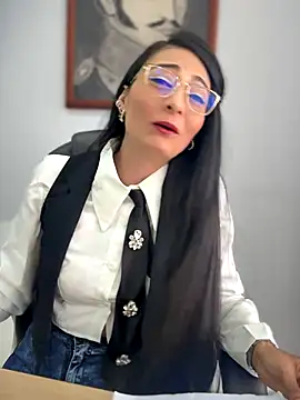 BELLA--26 online show from November 2025 01:44:01 PM