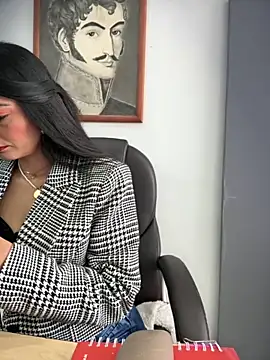 BELLA--26 online show from November 2025 02:31:02 PM