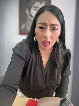 BELLA--26 online show from November 2025 01:44:02 PM