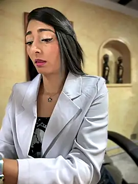 BELLA--26 online show from October 2025 01:56:02 PM