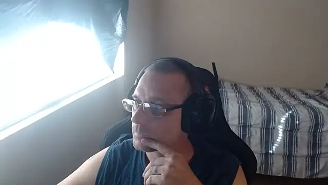 Snapshot of Dubesnackes chatting on November 2025 08:56:01 PM Dubesnackes online show from November 2025 08:56:01 PM