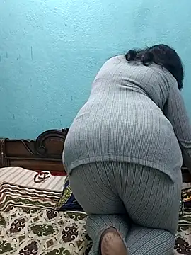 Snapshot of _MilkyBar chatting on December 2025 04:30:01 PM MilkyBar online show from December 2025 04:30:01 PM