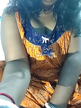 Snapshot of _MilkyBar chatting on November 2025 12:55:01 AM MilkyBar online show from November 2025 12:55:01 AM