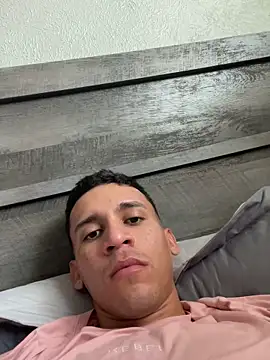 Snapshot of leisurelycriminal chatting on December 2025 06:02:02 PM leisurelycriminal online show from December 2025 06:02:02 PM