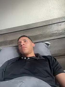 Snapshot of leisurelycriminal chatting on December 2025 06:01:02 PM leisurelycriminal online show from December 2025 06:01:02 PM