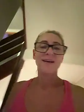 RoxytheBluepill online show from January 2025 07:10:02 PM