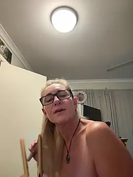 RoxytheBluepill online show from January 2025 09:08:02 AM