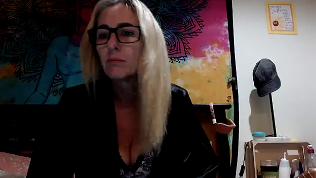 RoxytheBluepill online show from January 2025 04:57:01 PM